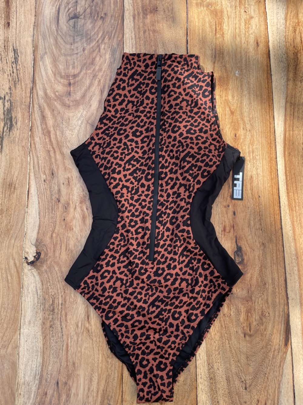Ta3 Sleeveless Surfy Swimsuit in Modern Leopard, Size L, Reg/Long, NWOT - Picture 2 of 5